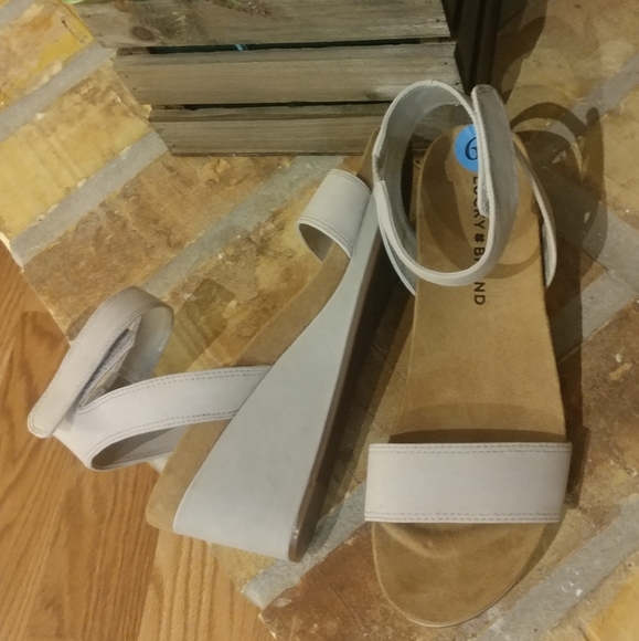 Lucky Brand Women's Garston Flat Sandals !! - Picture 2 of 6